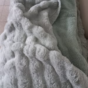 Manta Frazada Con PIEL Y Corderito Medida 2.00x2.20 M Más Bolso De Regalo