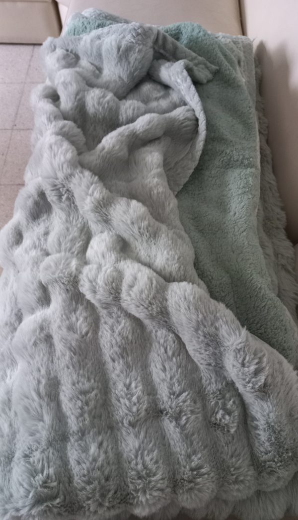 Manta Frazada Con PIEL Y Corderito Medida 2.00x2.20 M Más Bolso De Regalo
