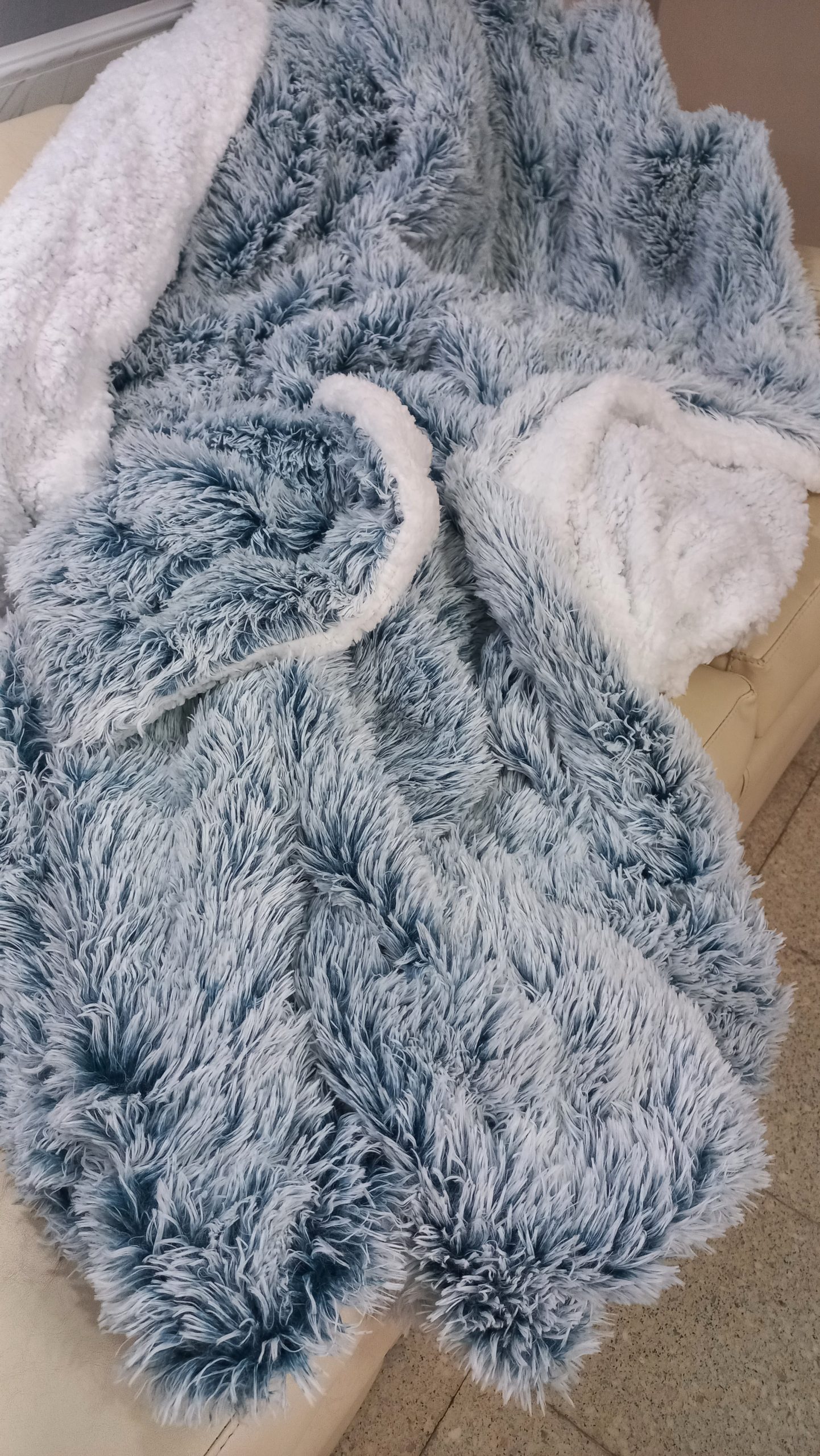 Frazada Con CORDERITO Y PIEL Simil Conejo Bicolor Medida Twin 1.50x2.20 M 1 Frazada Con CORDERITO Y PIEL Simil Conejo Bicolor Medida Twin 1.50x2.20 M