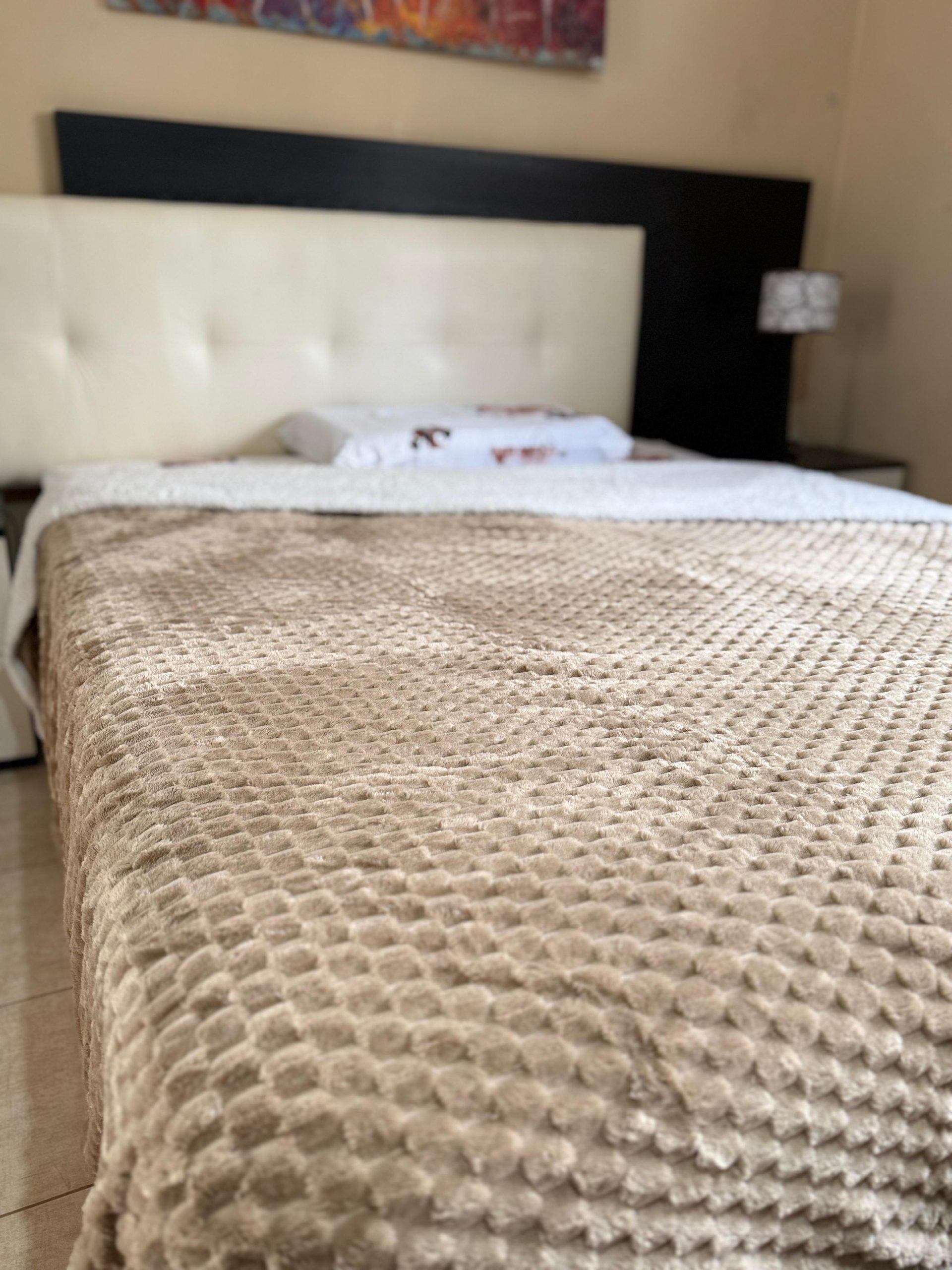 Frazada FLANNEL Con CORDERITO Super Suave Al Tacto Y Extra Liviana Medida King Size 2.50x2.70 M 3 Frazada FLANNEL Con CORDERITO Super Suave Al Tacto Y Extra Liviana Medida King Size 2.50x2.70 M - Imagen 3