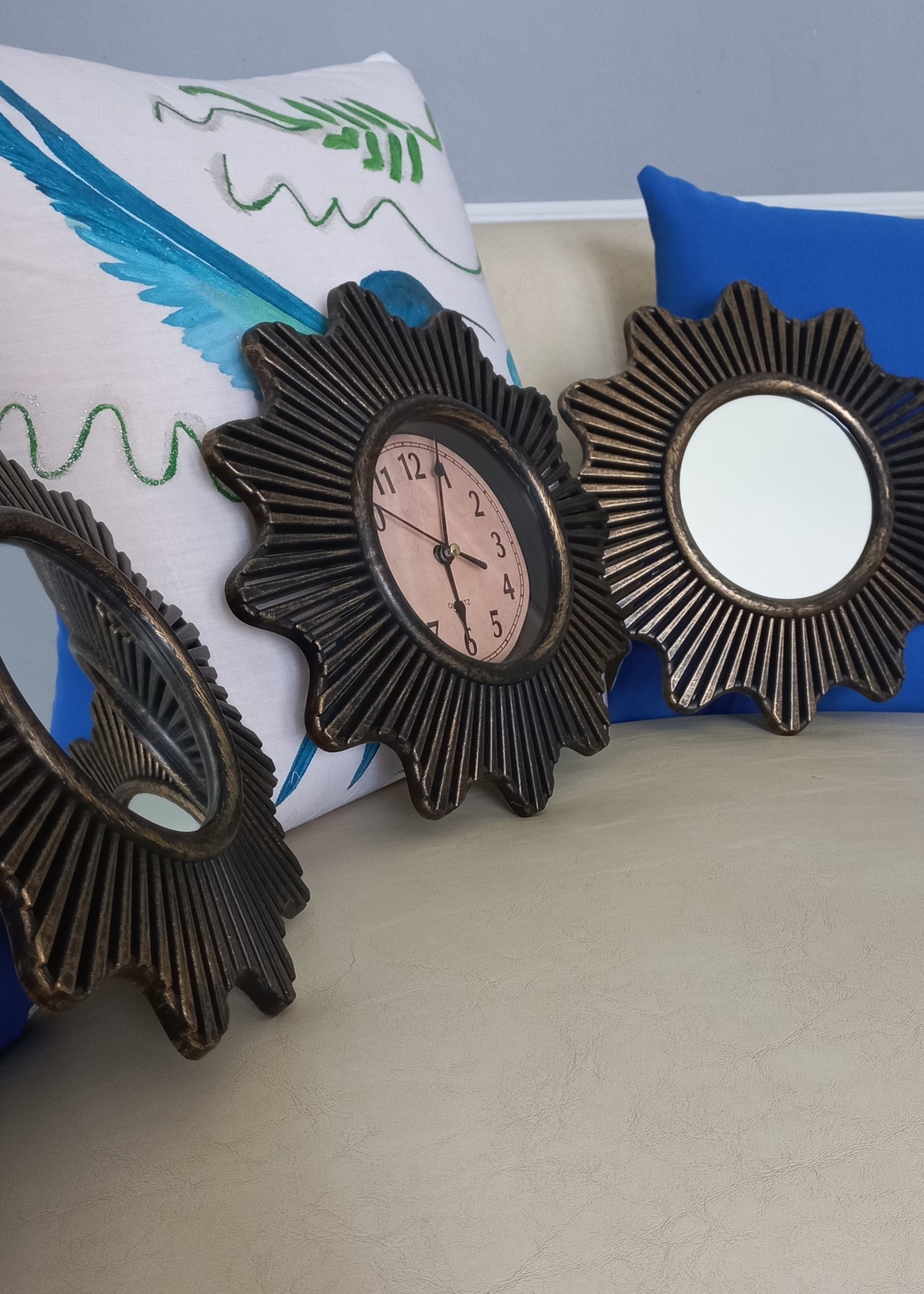 Set de 1 Reloj y 2 Espejos ideal para decorar tus ambientes o regalar 1 Set de 1 Reloj y 2 Espejos ideal para decorar tus ambientes o regalar